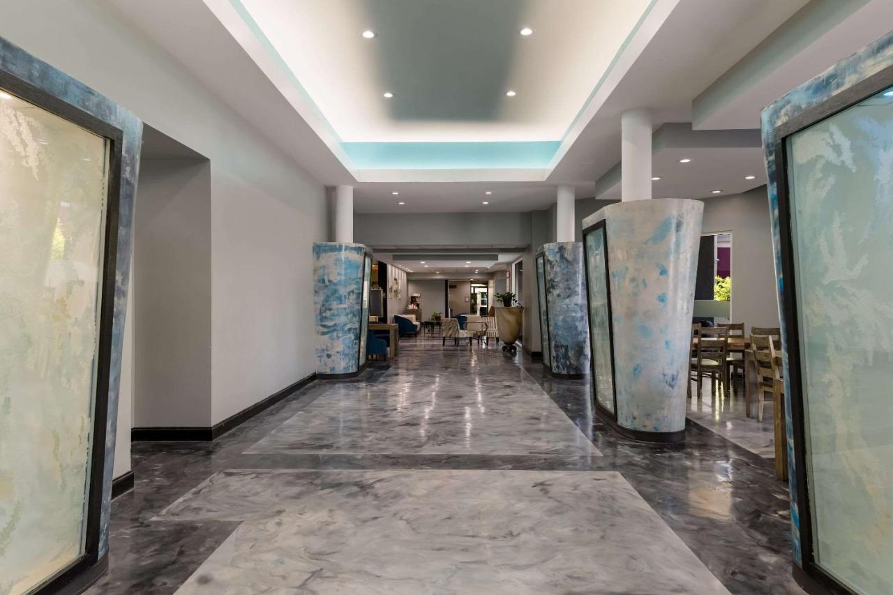 Clarion Near Convention Center Hotel 3*