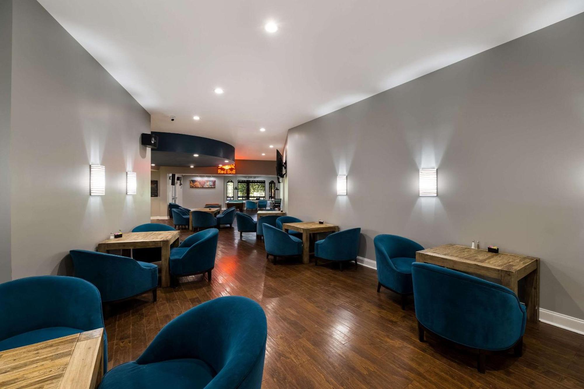 Clarion Near Convention Center Hotel 3*