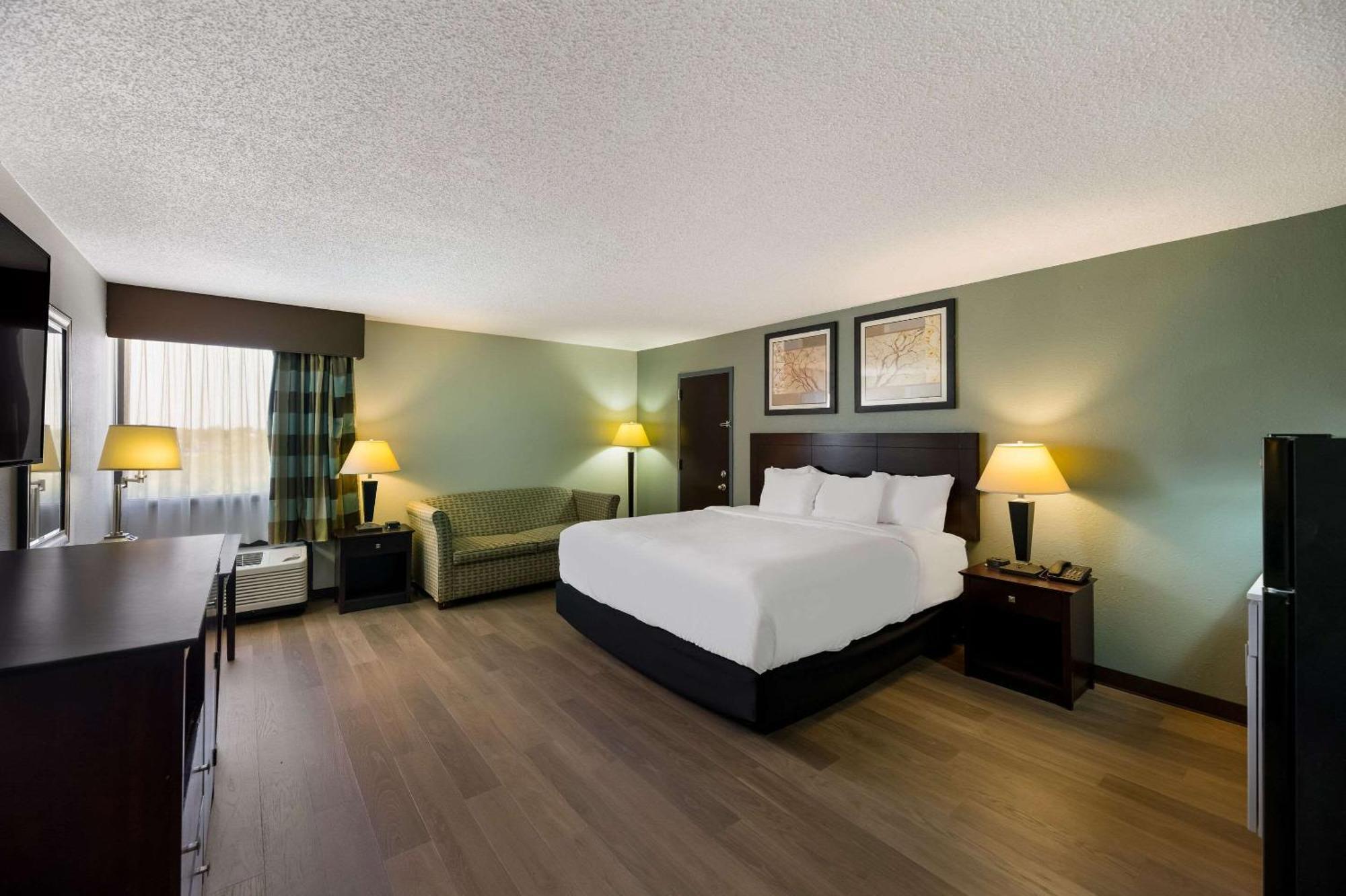 Hotel Clarion Near Convention Center