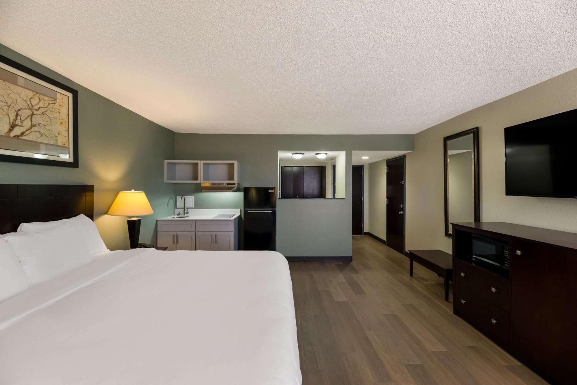 Clarion Near Convention Center 3*
