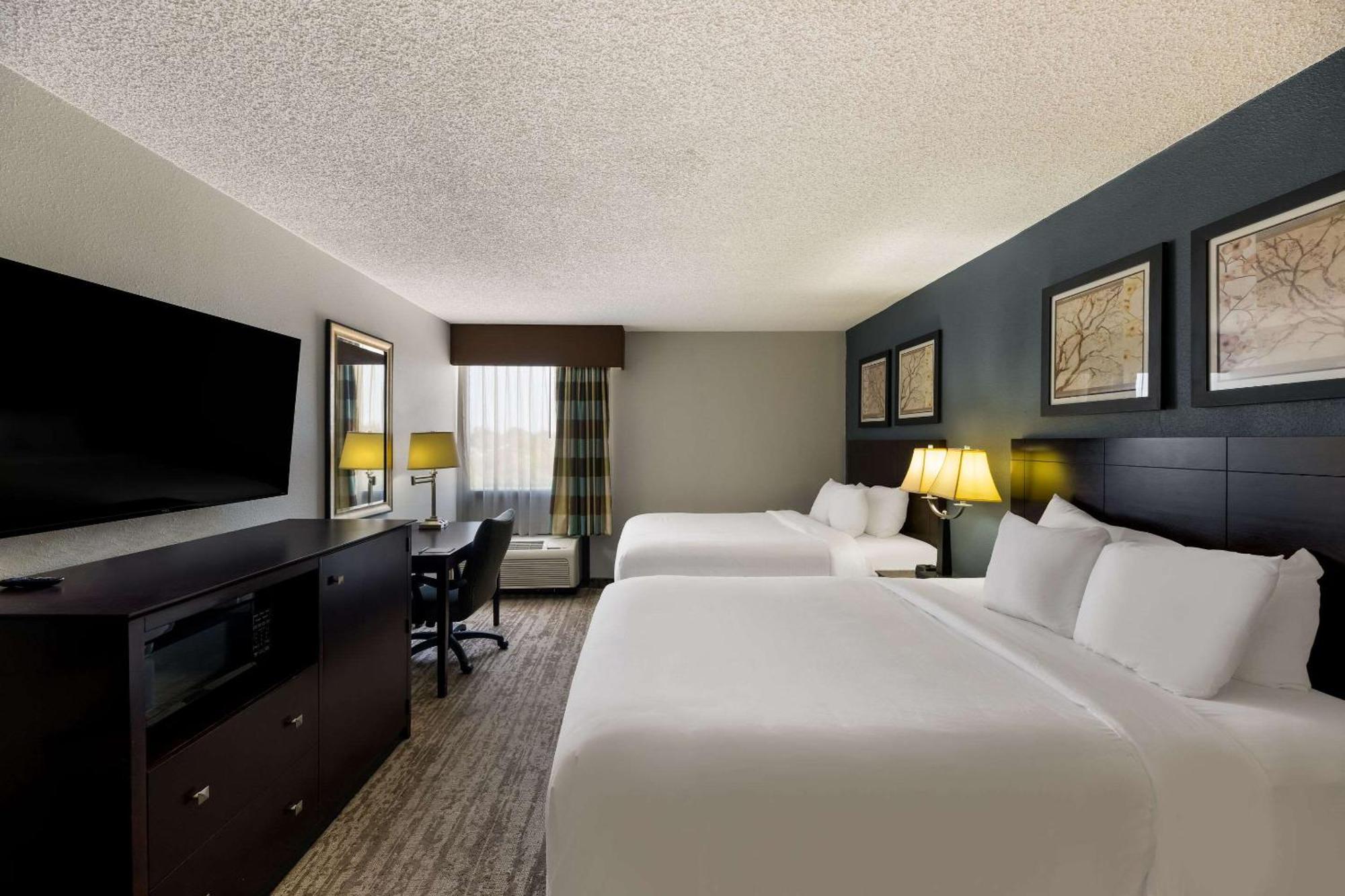 Hotel Clarion Near Convention Center 3*