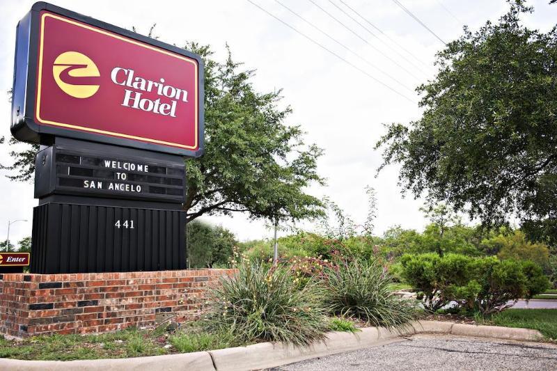 Clarion Near Convention Center 3*