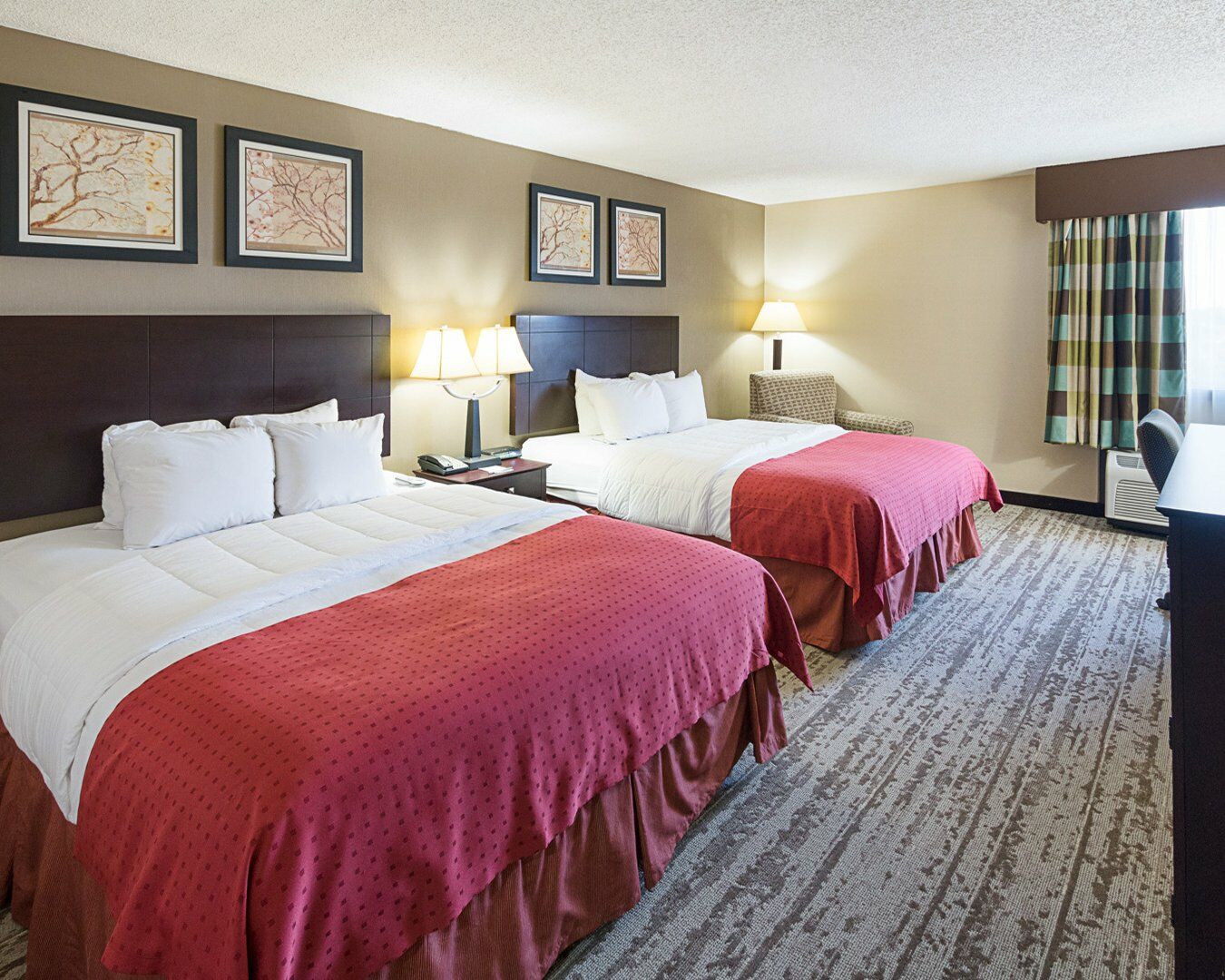 Hotel Clarion Near Convention Center 3*