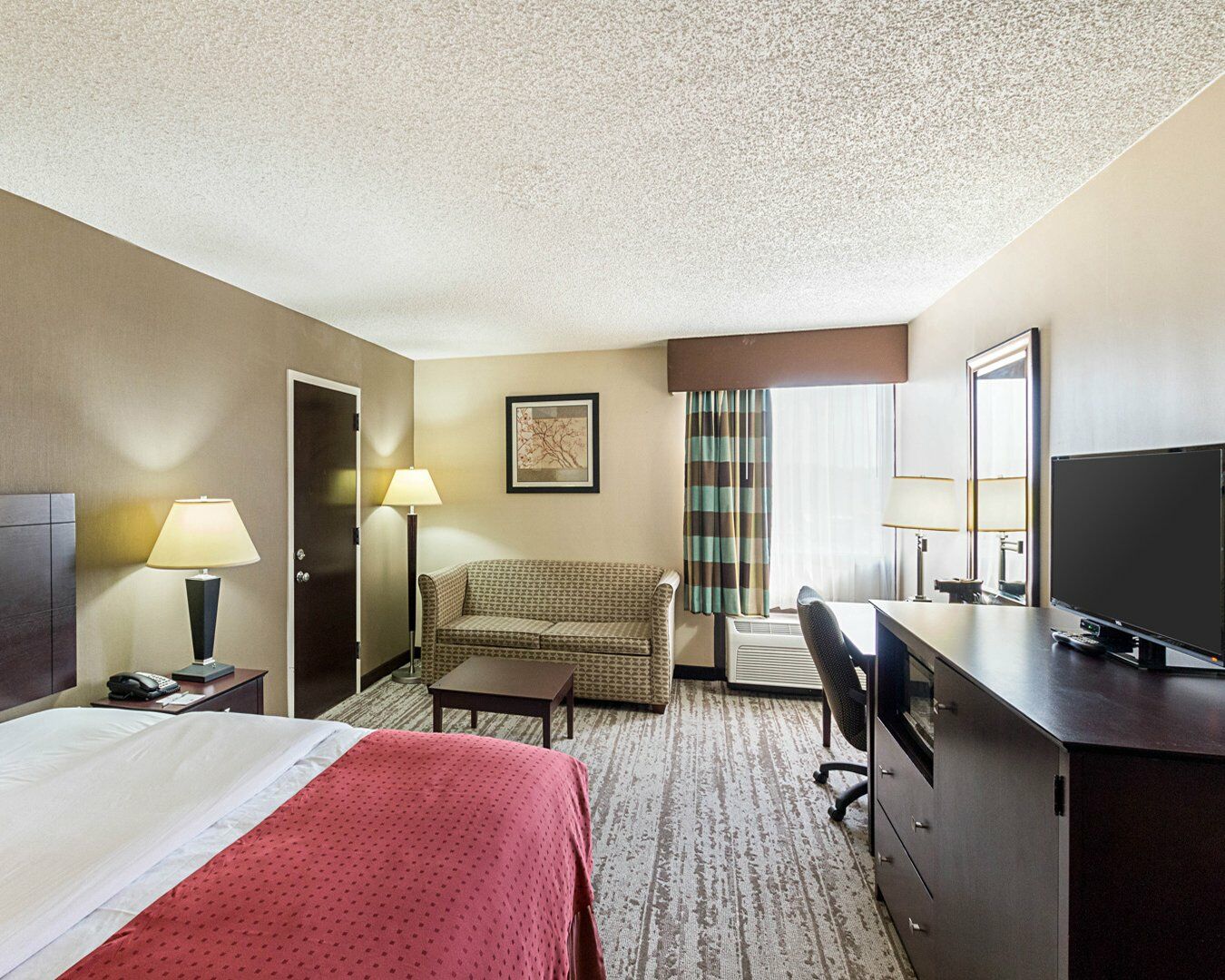 Clarion Near Convention Center Hotel