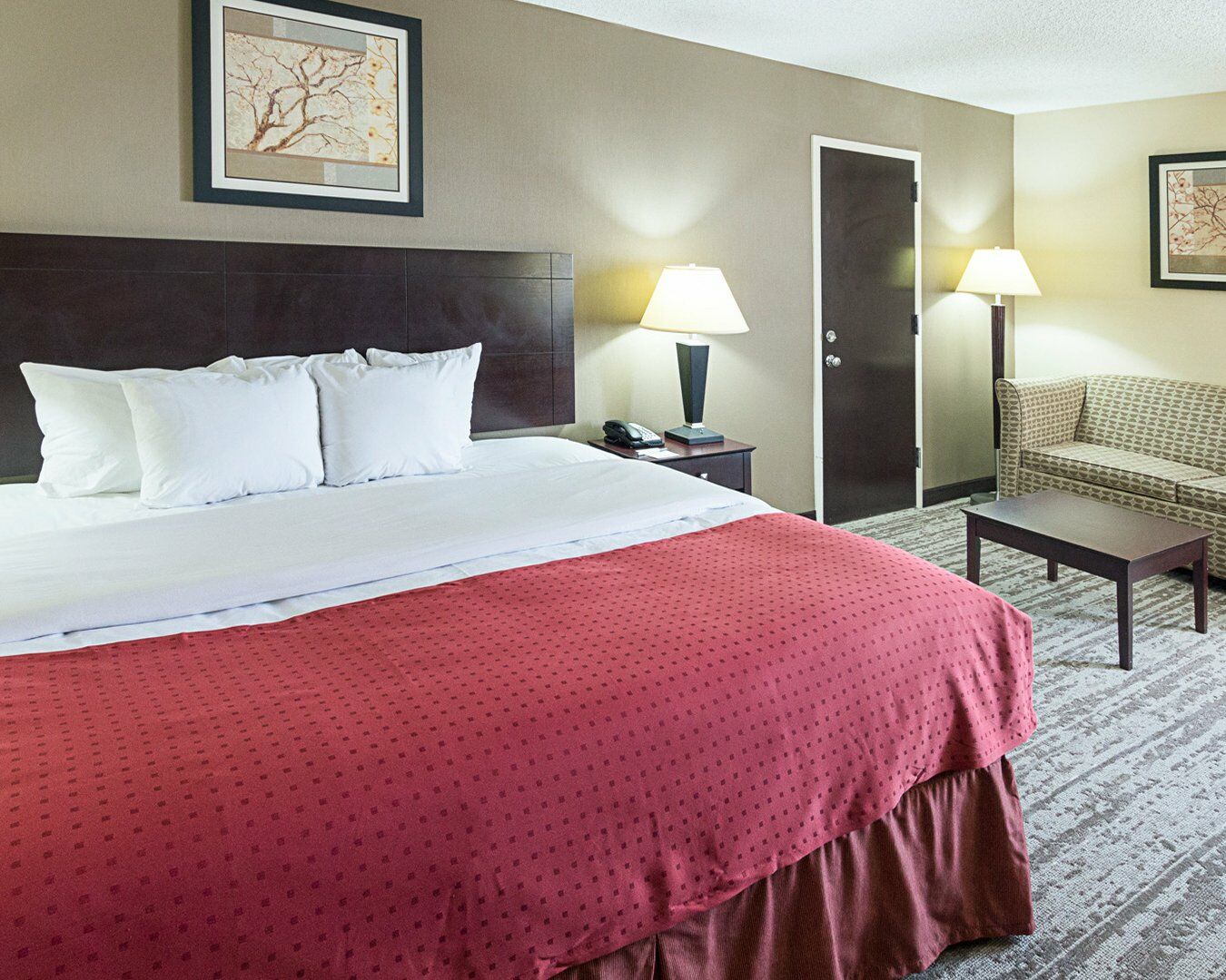 Clarion Near Convention Center Hotel 3*